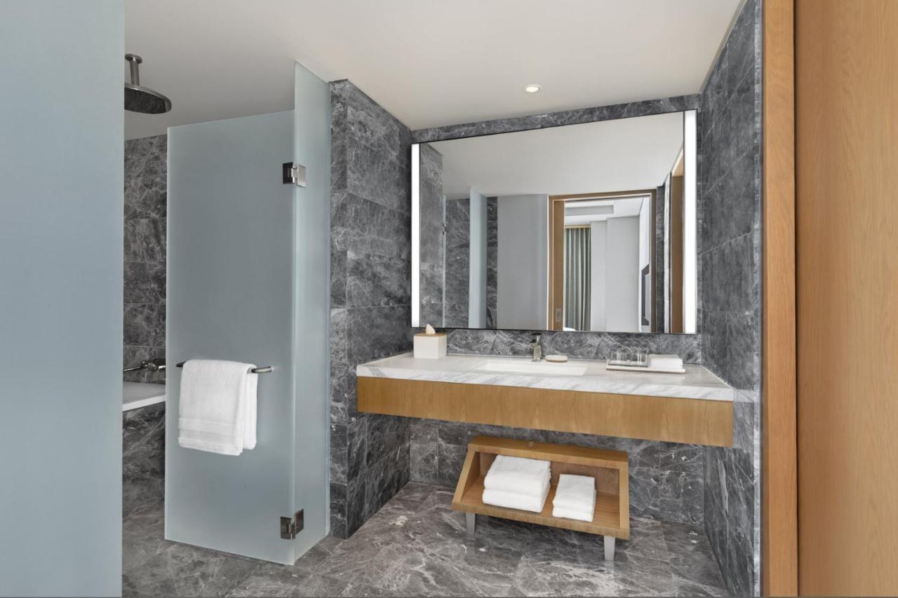 ホテル The Westin Manila Pasig City エクステリア 写真
